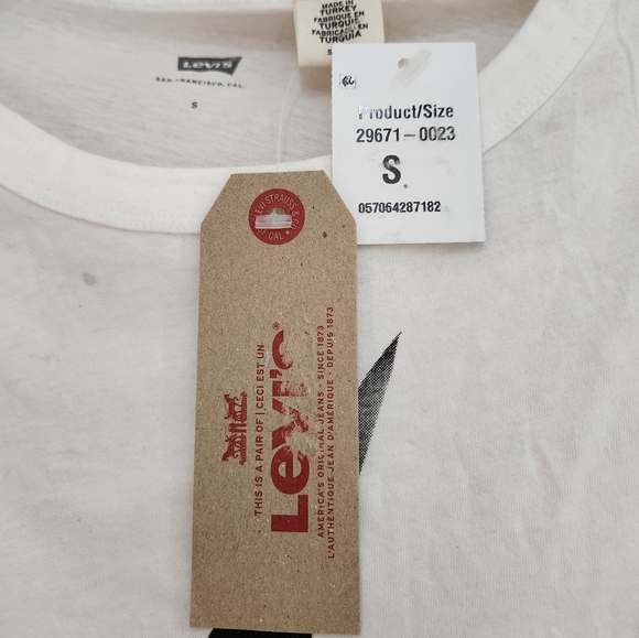 NEW Levis Thunderbolt tshirt - Picture 2 of 3